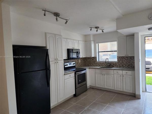 SHAKER WOOD VILLAGE CONDO