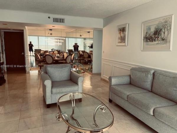 1000 ISL BLVD WILLIAMS IS