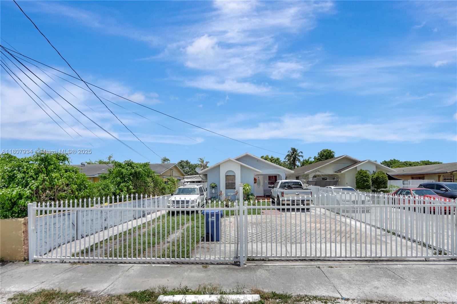 VENETIAN ACRES - фото