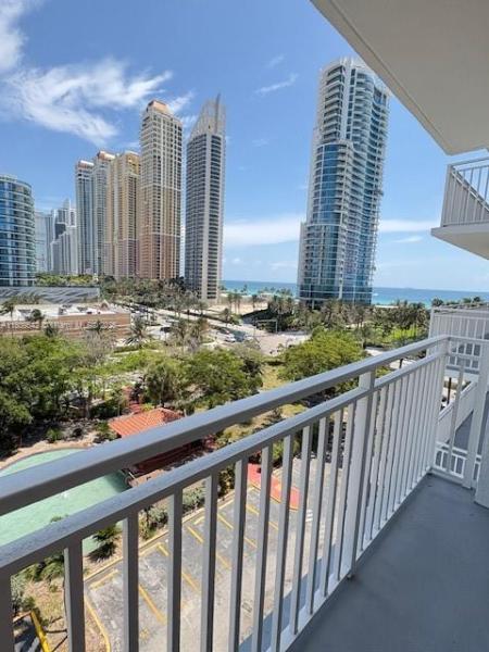 210 174TH ST #818, SUNNY ISLES BEACH, FL 33160