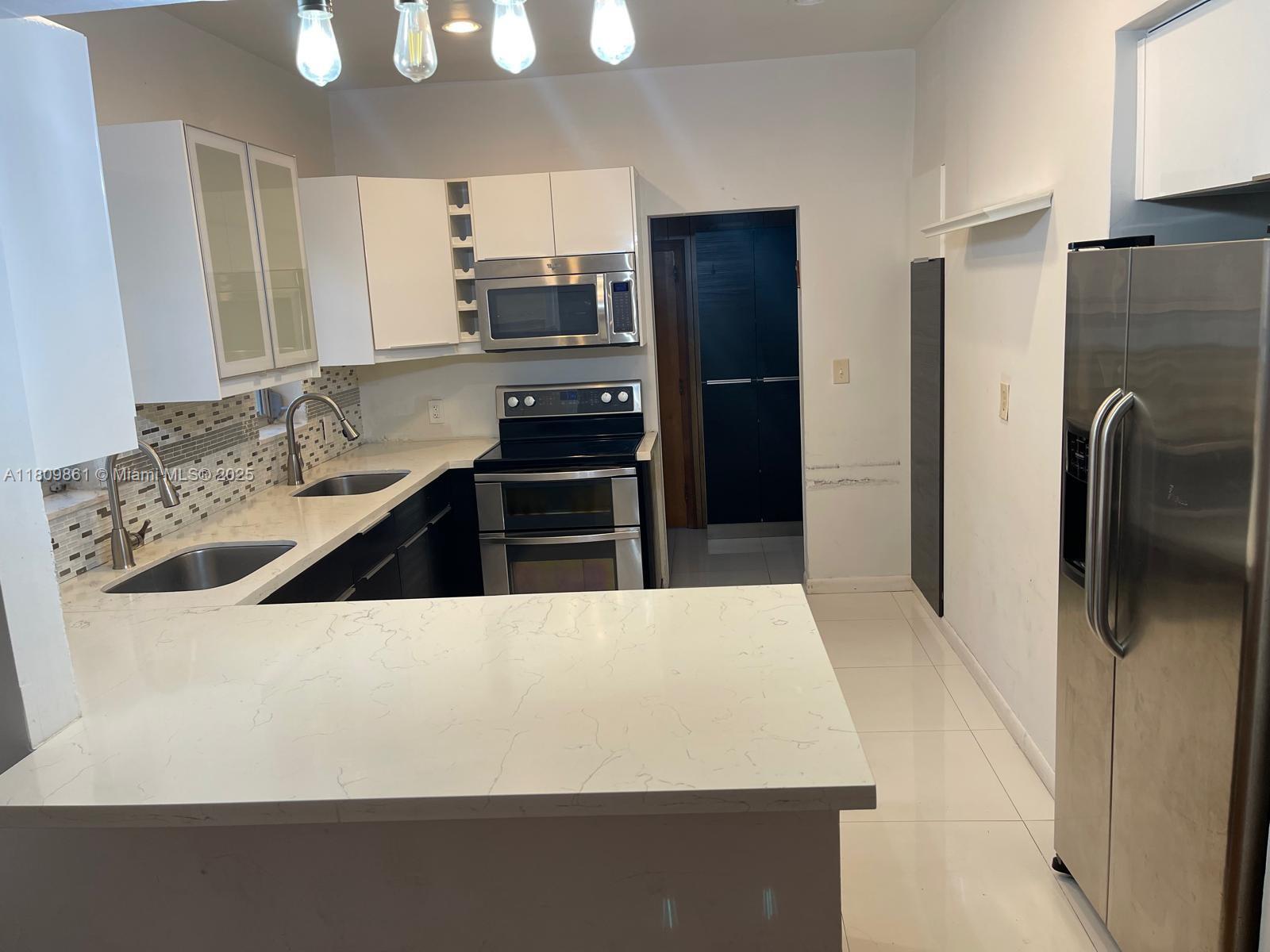 SURPRISE LAKE - фото