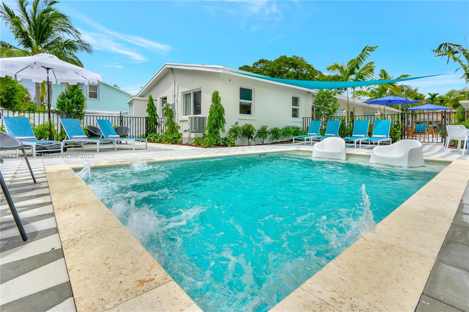 Delray Beach  Apartments - фото