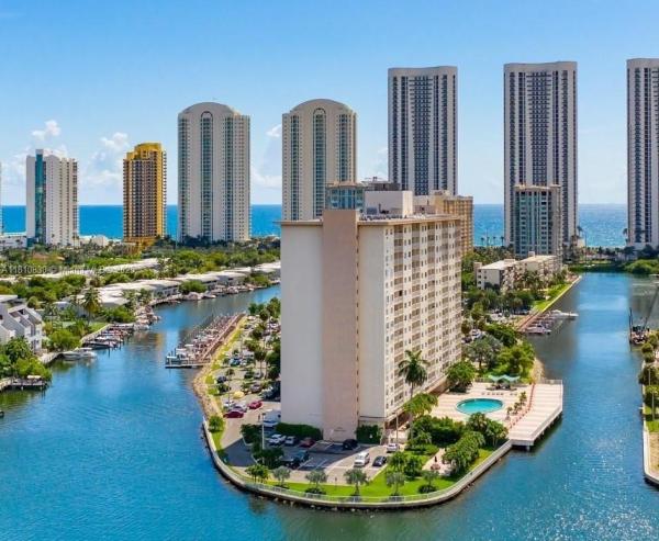 400 KINGS POINT DR #318, SUNNY ISLES BEACH, FL 33160