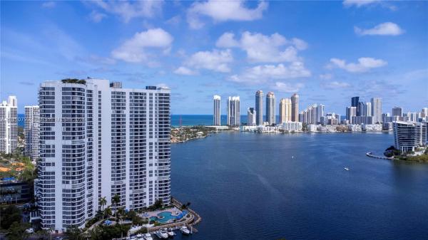 Mystic Pointe Tower 500