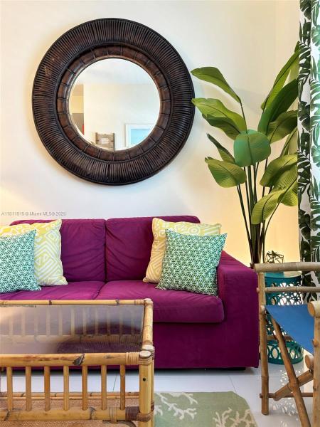 OCEAN WALK ON SOUTH BEACH