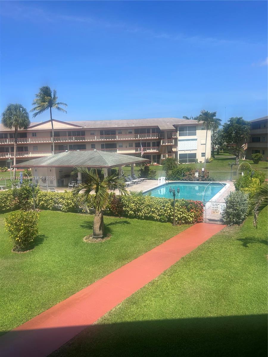 BEVERLY HILLS - фото