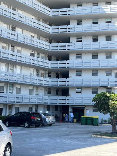 FIFITH MOORINGS CONDO