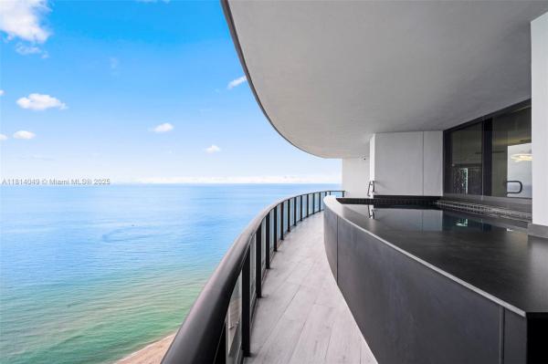 18555 COLLINS AVE #2105, SUNNY ISLES BEACH, FL 33160