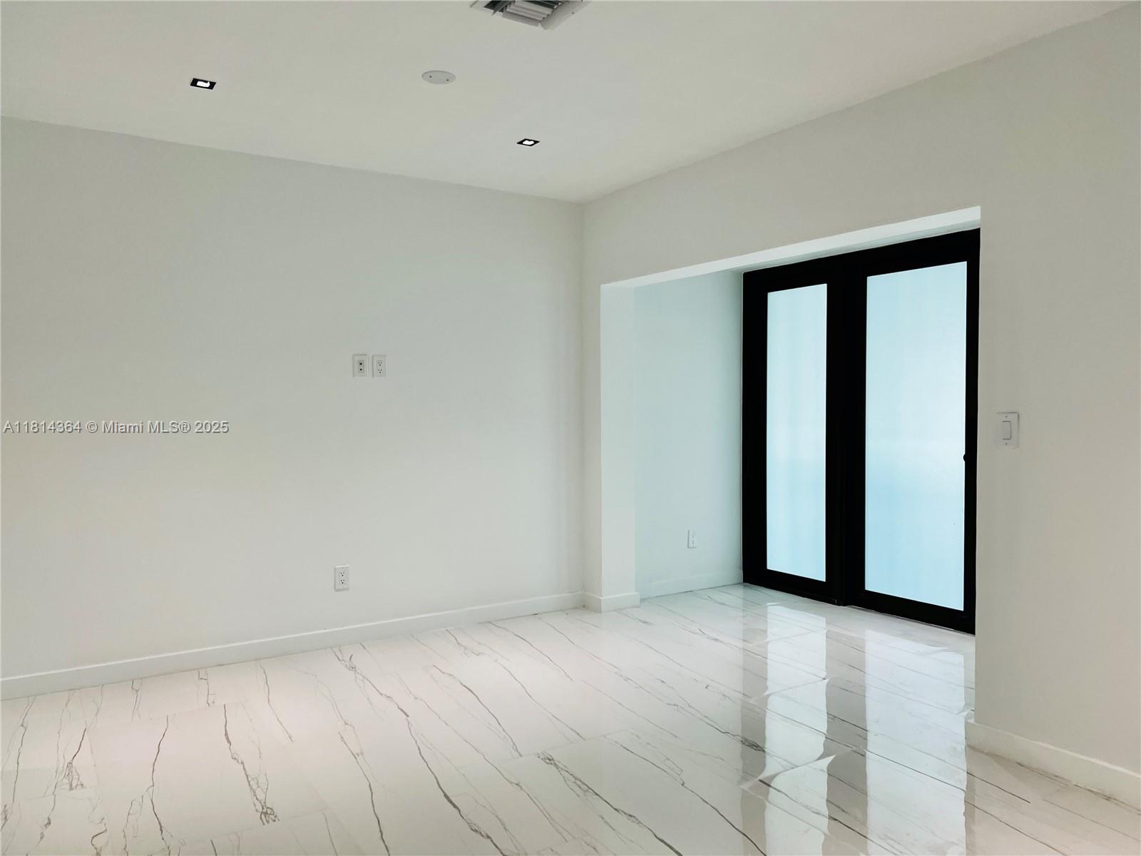 BAY HARBOUR ISLAND - фото