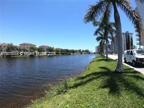 CRESTVIEW TOWERS CONDO - фото