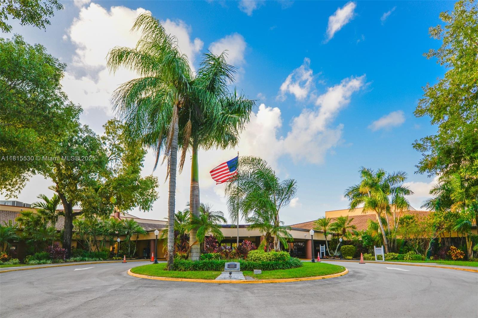 SUNRISE LAKE PHASE 3 - фото