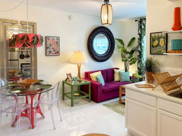 OCEAN WALK ON SOUTH BEACH