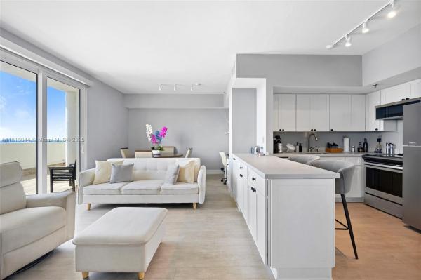 BAYVIEW PLAZA CONDOMINIUM