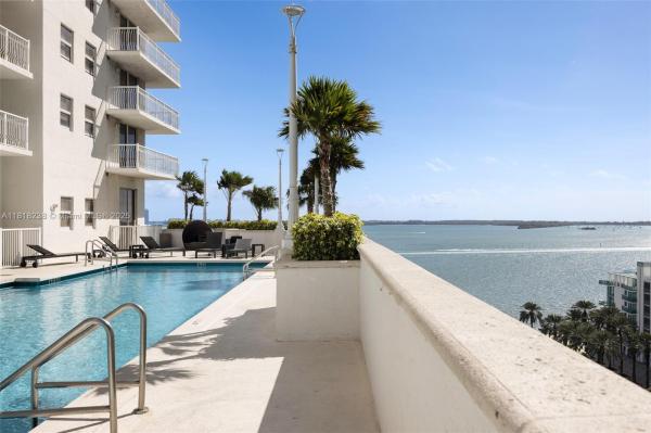 THE CLUB AT BRICKELL BAY