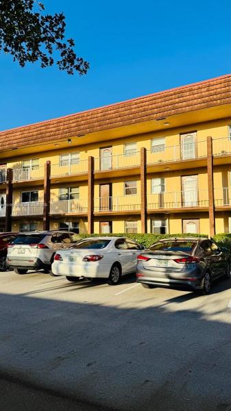 SUNRISE LAKES PHASE 3