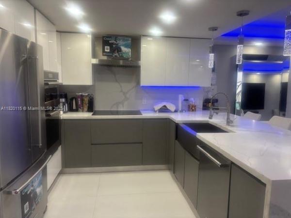 100 BAYVIEW DR #1609, SUNNY ISLES BEACH, FL 33160