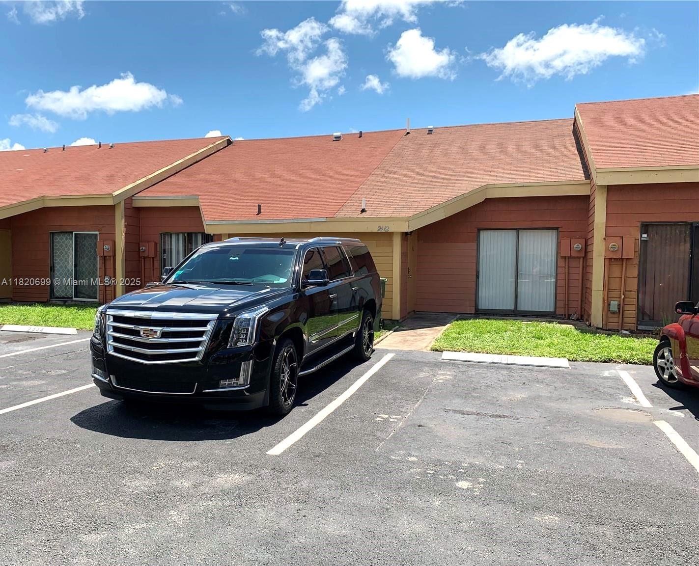 ORCHARD LAKE TOWN HOUSES - фото