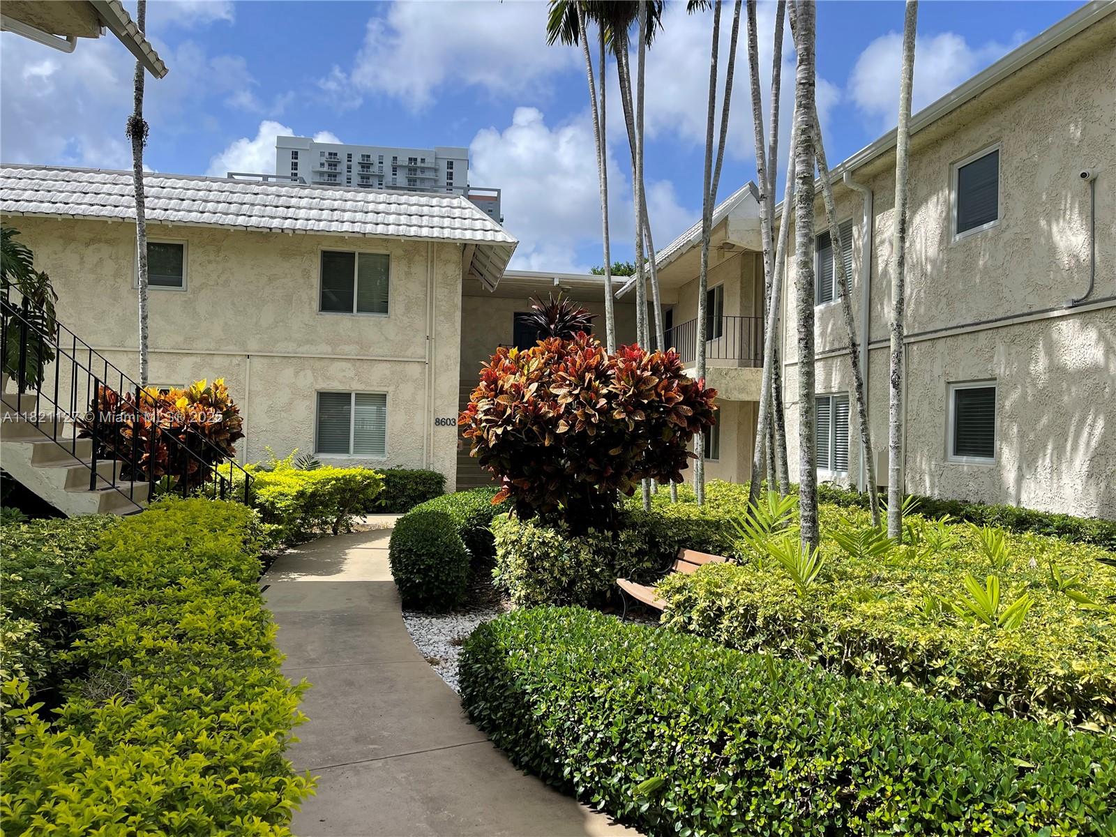 Monterey Gardens - фото