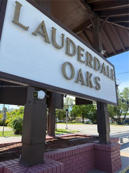 Lauderdale Oaks