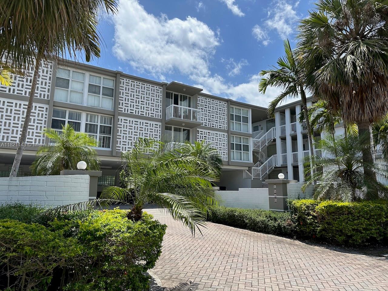 BAY HARBOR ISLAND - фото