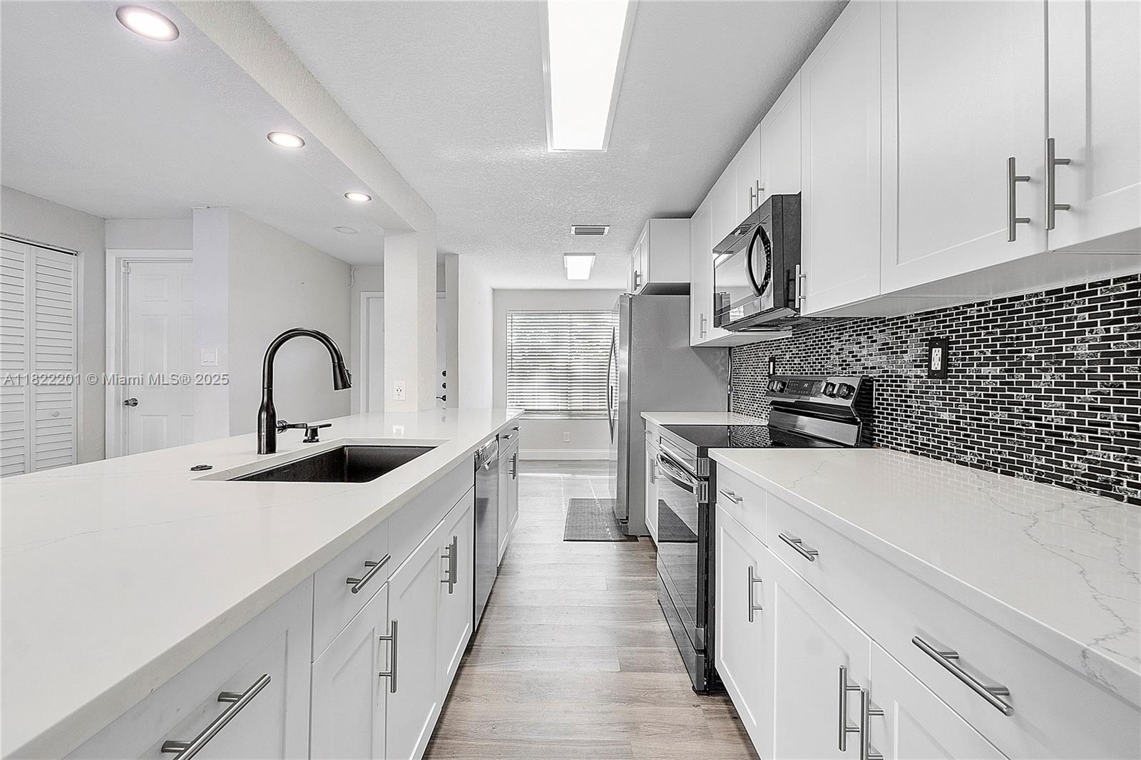 Townhouses at Jacaranda - фото