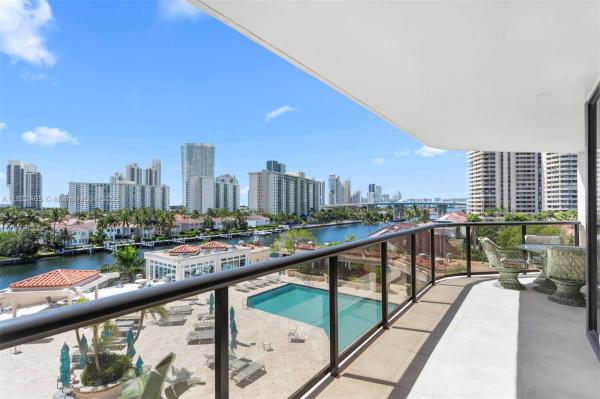 TURNBERRY SOUTH TOWER