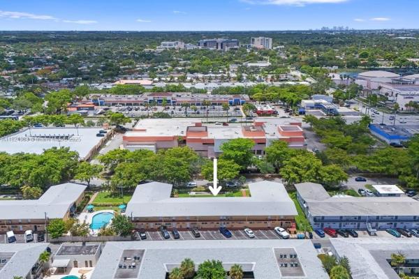 Suburbanite Squire 01 Co