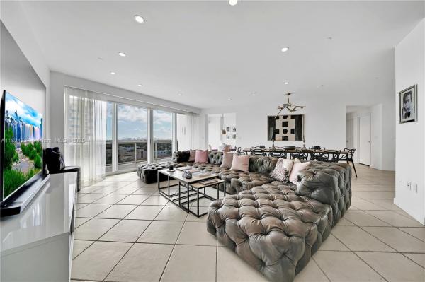 9601 COLLINS AVE #809, BAL HARBOUR, FL 33154