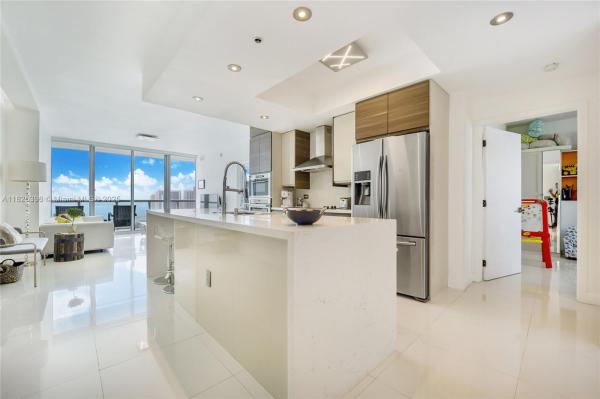 888 BISCAYNE BLVD #3005, MIAMI, FL 33132