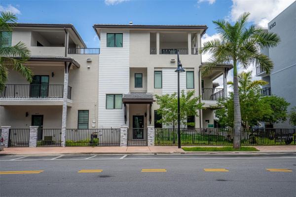 DOWNTOWN DORAL SOUTH