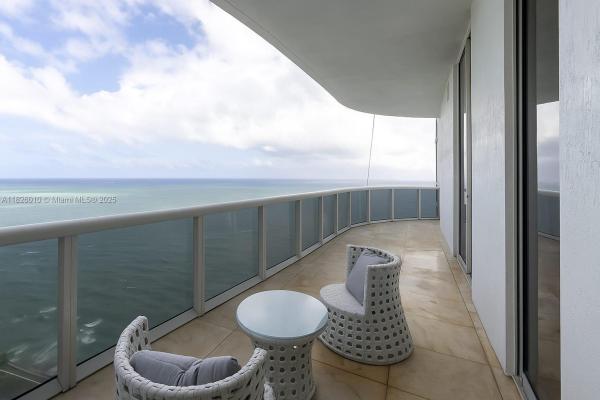 15811 COLLINS AVE #4002, SUNNY ISLES BEACH, FL 33160