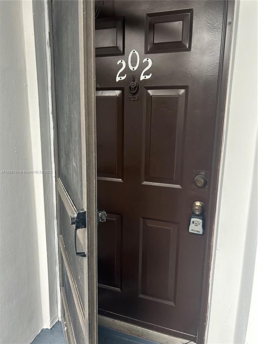 LAKE POINTE CONDOMINIUM N - фото