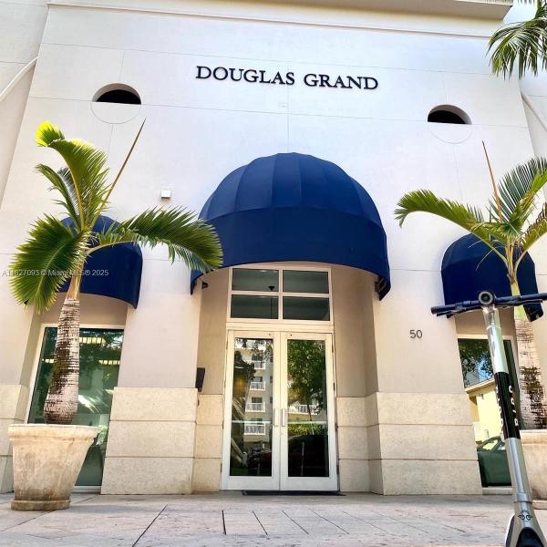DOUGLAS GRAND CONDO