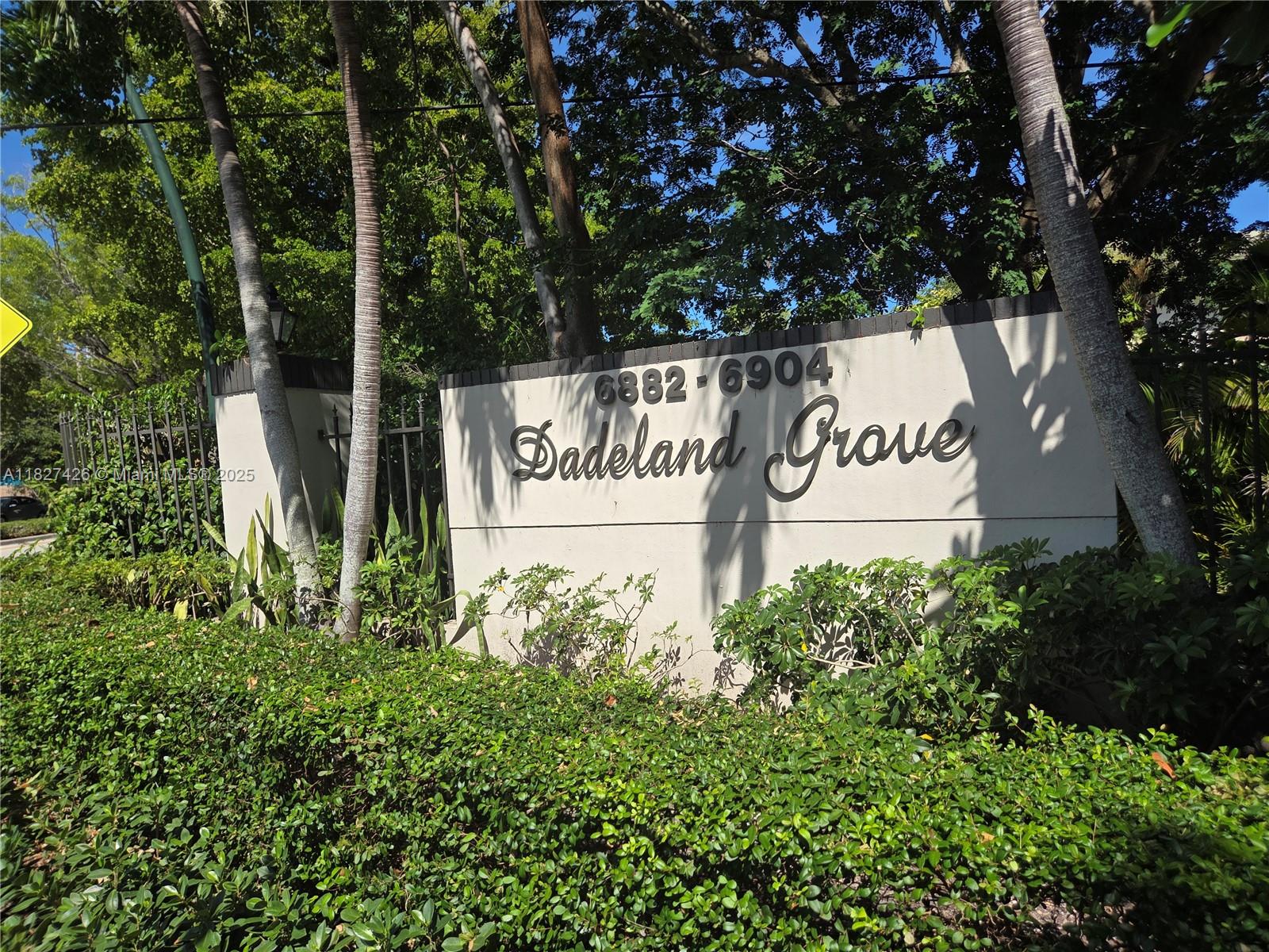 Dadeland Grove - фото