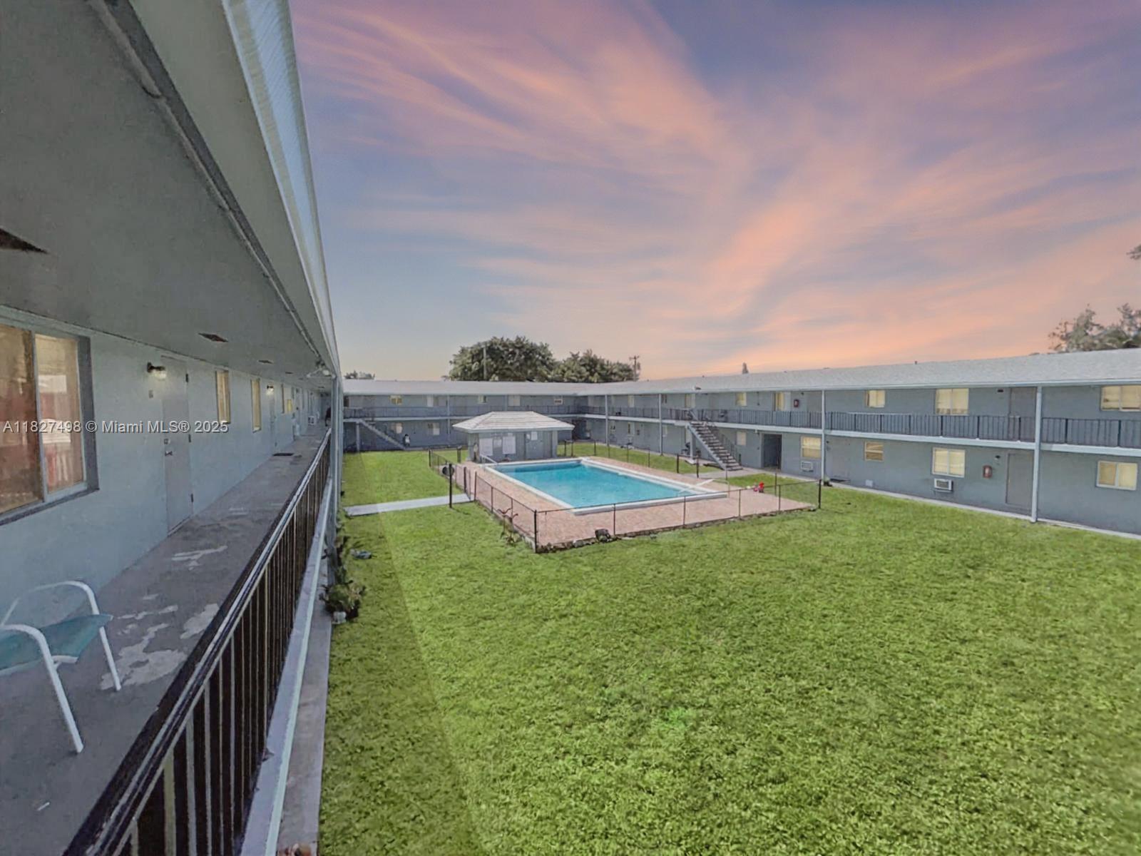 ENCLAVE AT CROWN PARK CON - фото