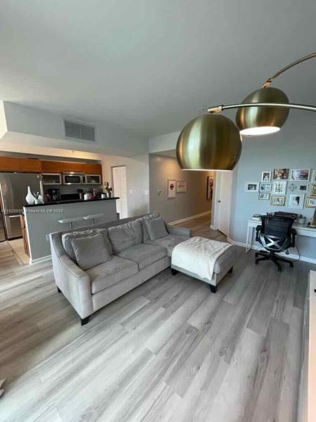 244 BISCAYNE BLVD #608, MIAMI, FL 33132