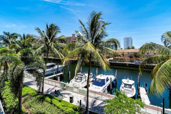 2950 NE 188TH ST #202, AVENTURA, FL 33180