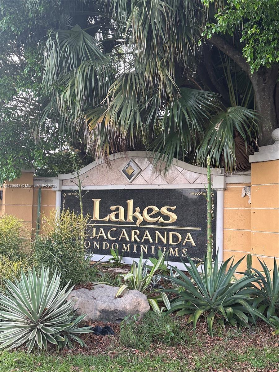 LAKES OF JACARANDA CONDO - фото