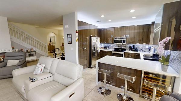 Towns At Grand Lakes Est