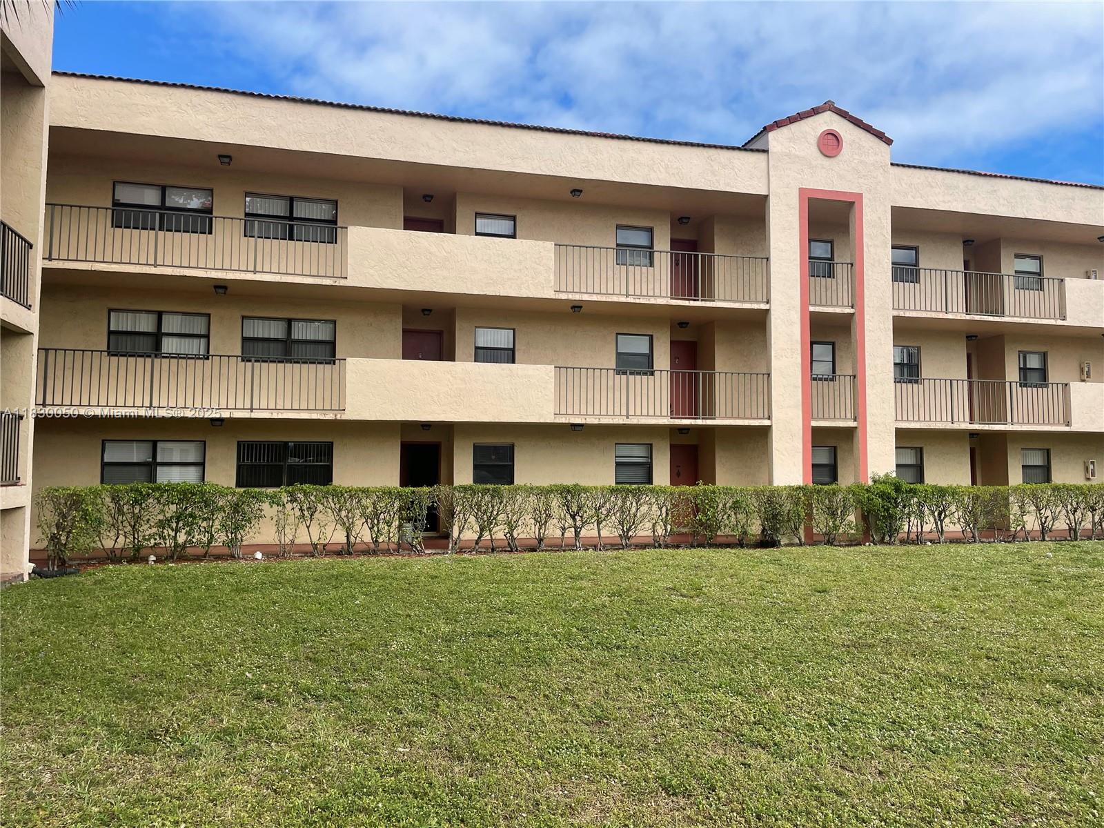 Miramar Club - фото