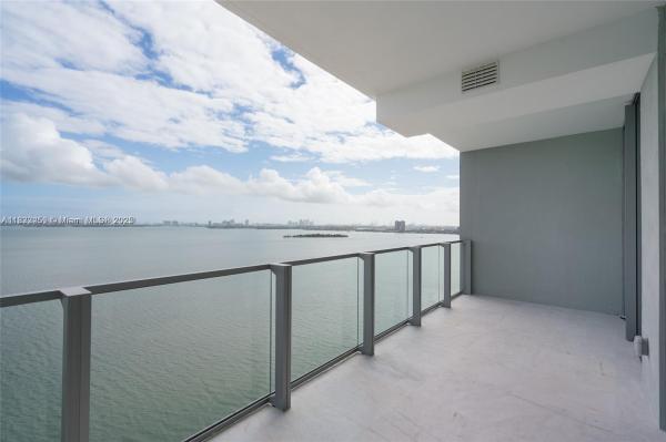 BISCAYNE BEACH CONDO