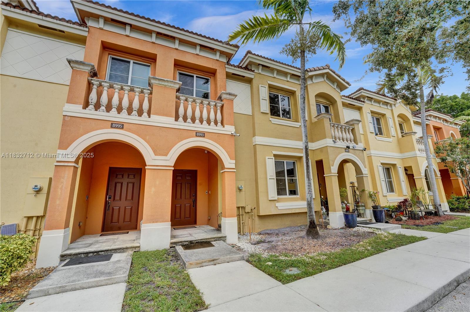 VILLAGE WALK - фото