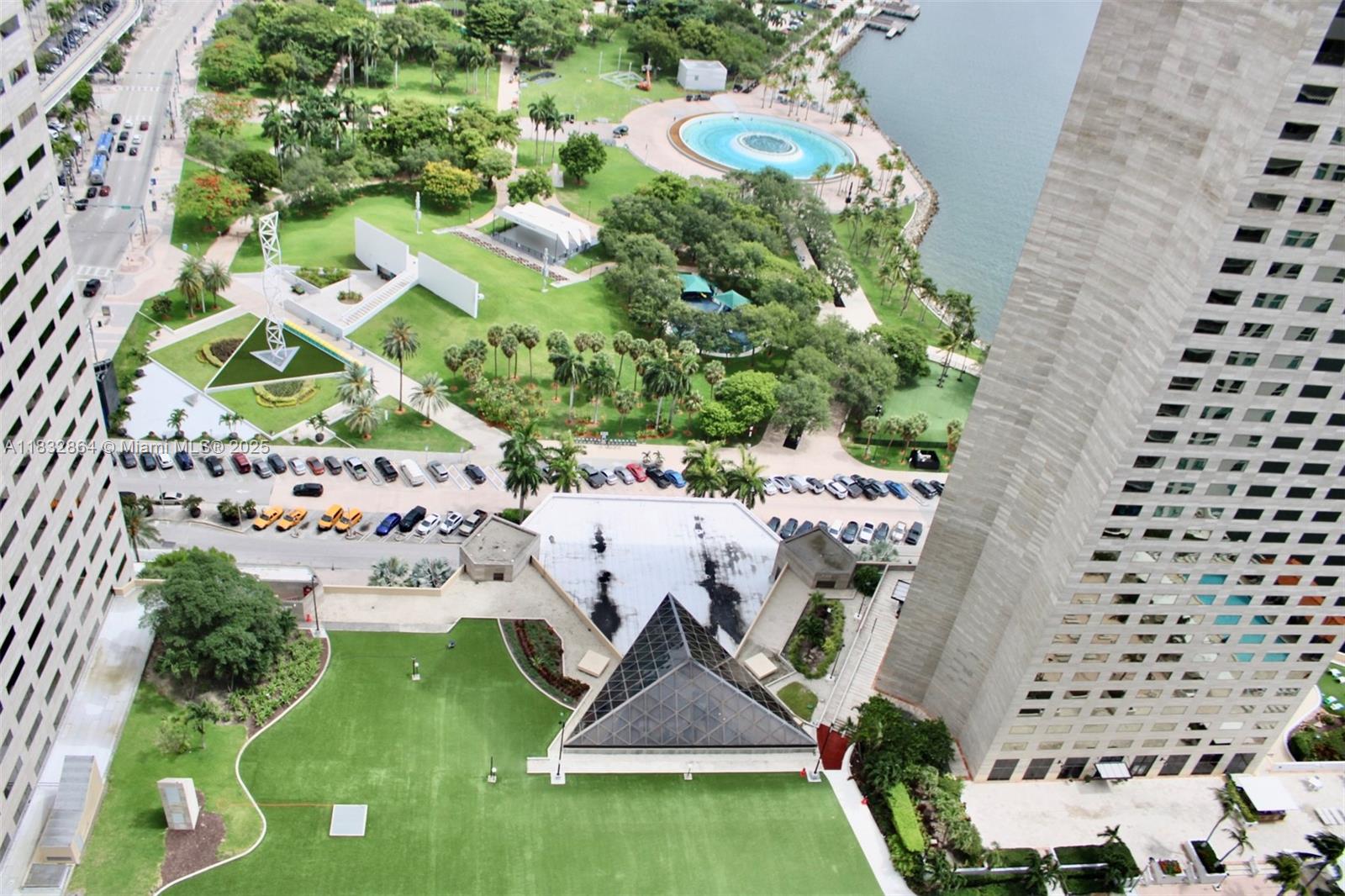 ONE MIAMI WEST CONDO - фото