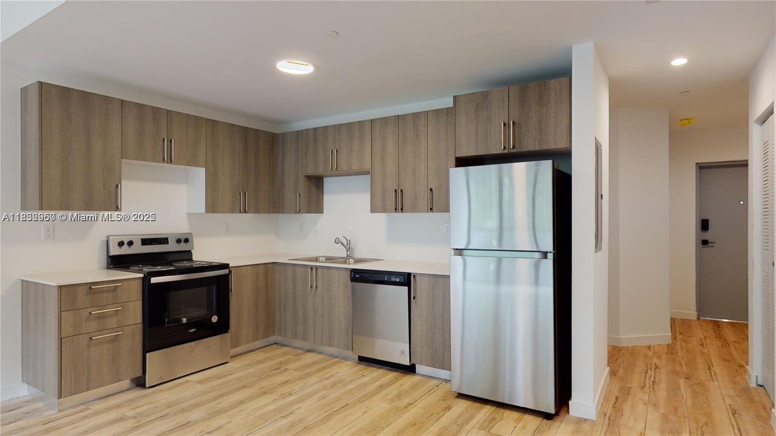 Townhouse - фото