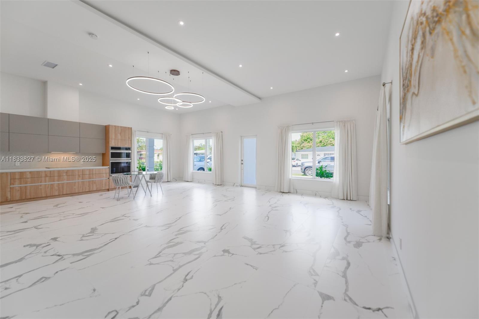 Single Family - фото