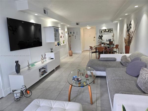 1000 PARKVIEW DR #114, HALLANDALE BEACH, FL 33009