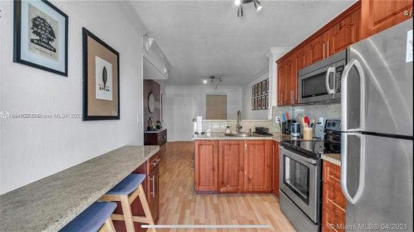 MARBELLA BY THE GROVE CON