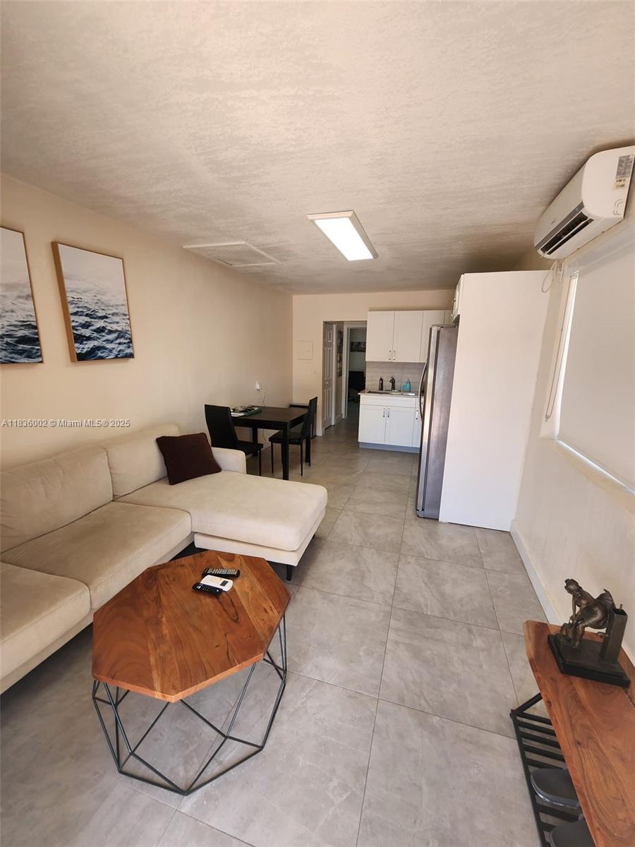 WEST DANIA HEIGHTS - фото