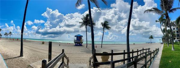 WATERWAY @ HOLLYWOOD BEAC