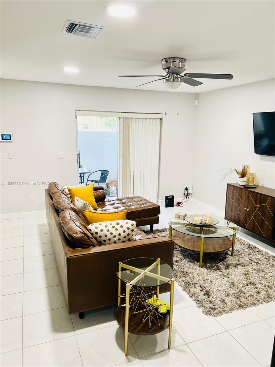 SOMERSET FOUR REPLAT - фото